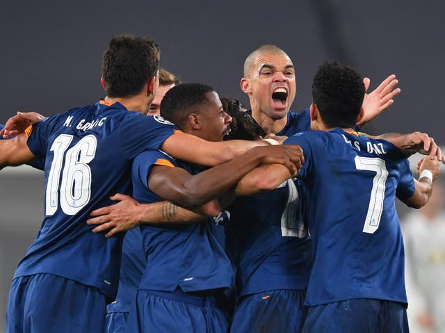 <p>Porto celebrate their extra-time winner</p>