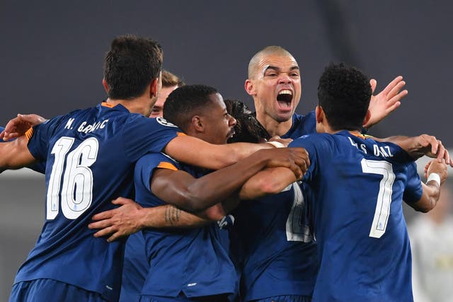 <p>Porto celebrate their extra-time winner</p>