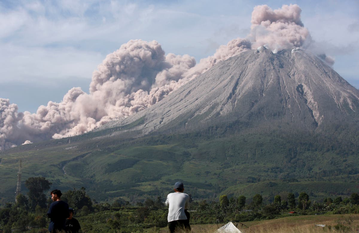 Indonesia’s Sinabung volcano unleashes new burst of hot ash