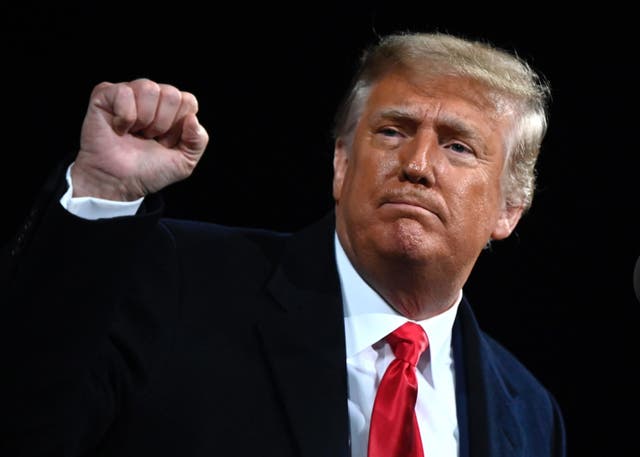 <p>El expresidente Donald Trump presuntamente presionó a la investigadora principal en la boleta electoral por correo de Georgia del año pasado para que “encontrara” fraude</p>