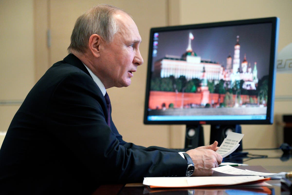 Vladimir Putin calls Capitol riot a ‘stroll’ Vladimir Putin calls Capitol riot a ‘stroll’
