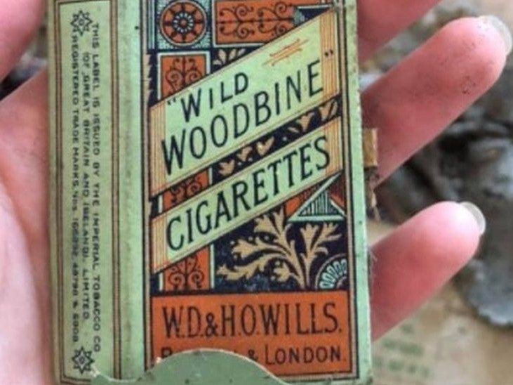A cigarette box found with the love letters
