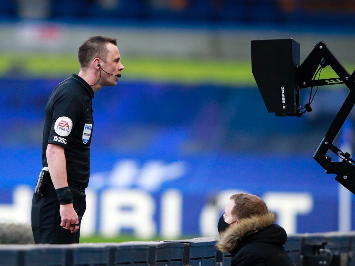 Former Premier League referees call for VAR discussions to be made public