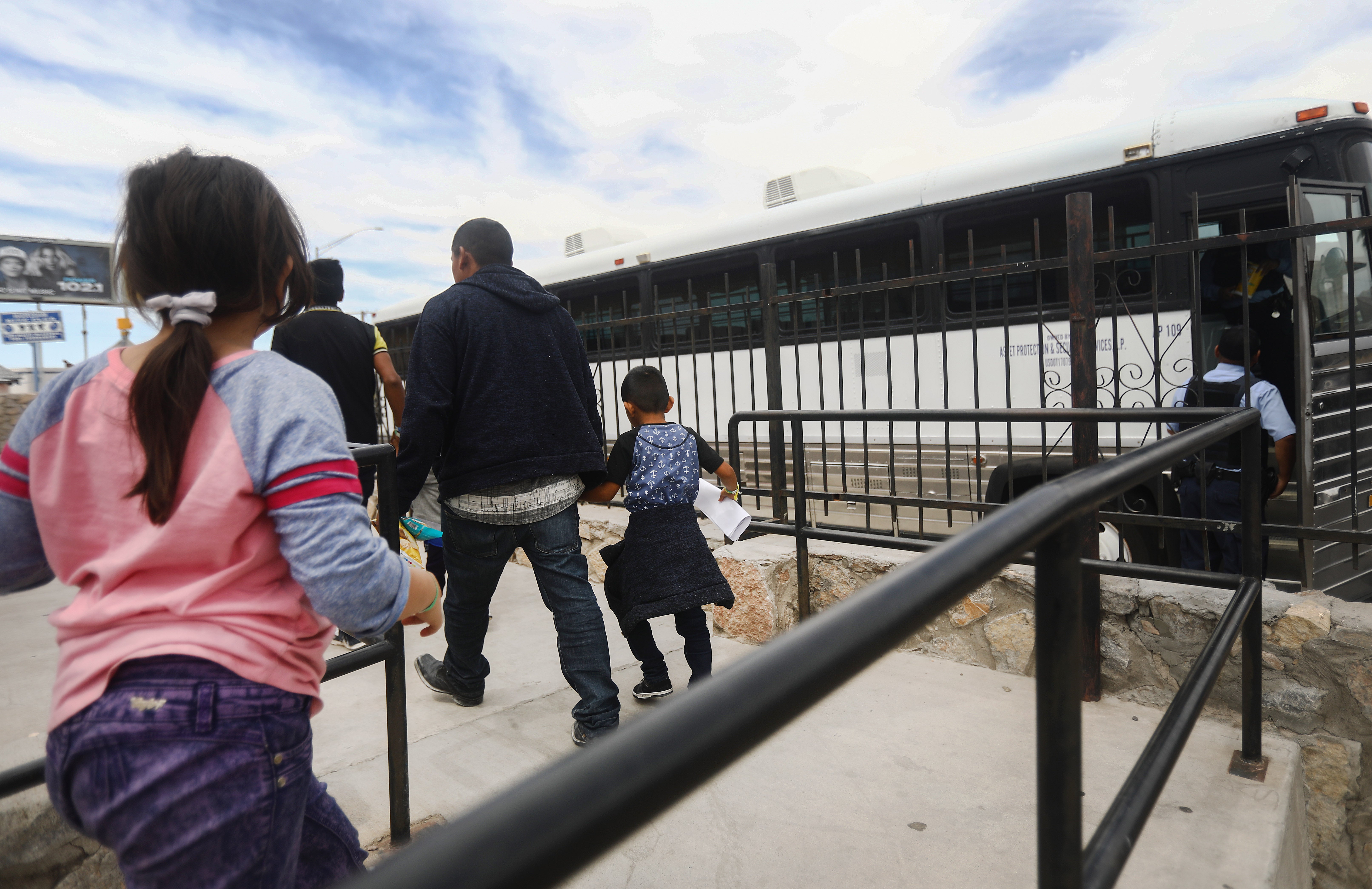 <p>Migrants are dropped off at a church serving as a shelter for migrants who are seeking asylum, after they were released by ICE, on May 19, 2019 in El Paso, Texas. </p>