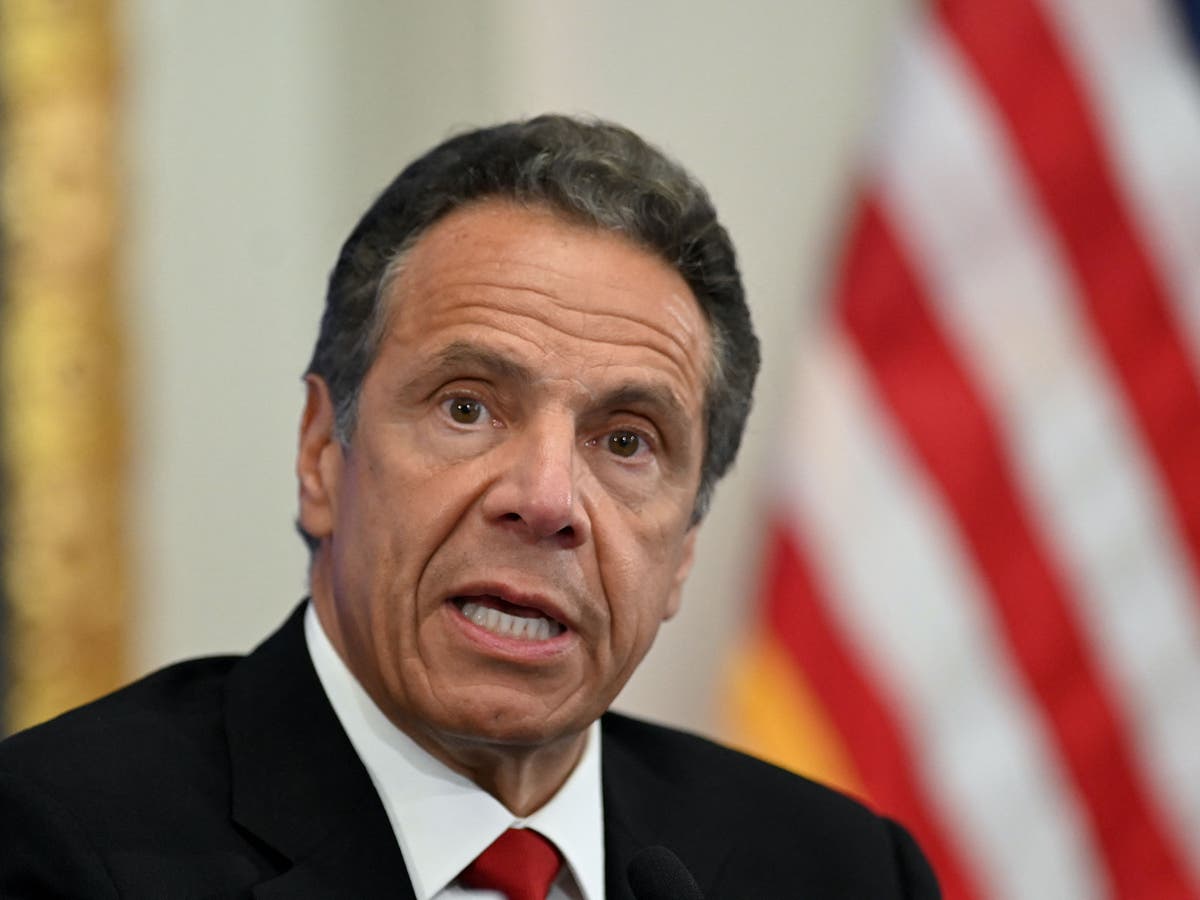 Cuomo news &ndash; live: Governor&rsquo;s aide denies staff abandoning posts, as pressure mounts for resignation