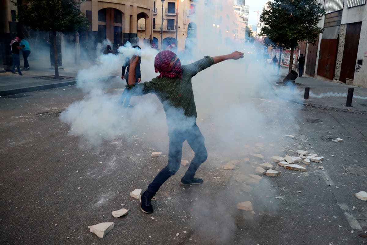 Protests around Lebanon as local currency continues to slide