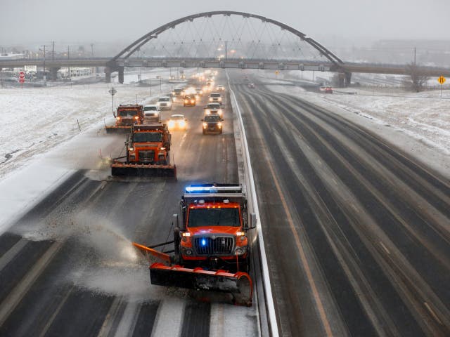 <p>Se espera que la gran tormenta vea hasta dos pies (60 cm) de nieve y vientos de hasta 45 millas por hora (72 km por hora) en el norte de Colorado  </p>