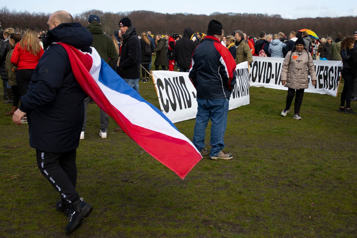 Thousands protest against gov't on eve of Dutch election Dutch