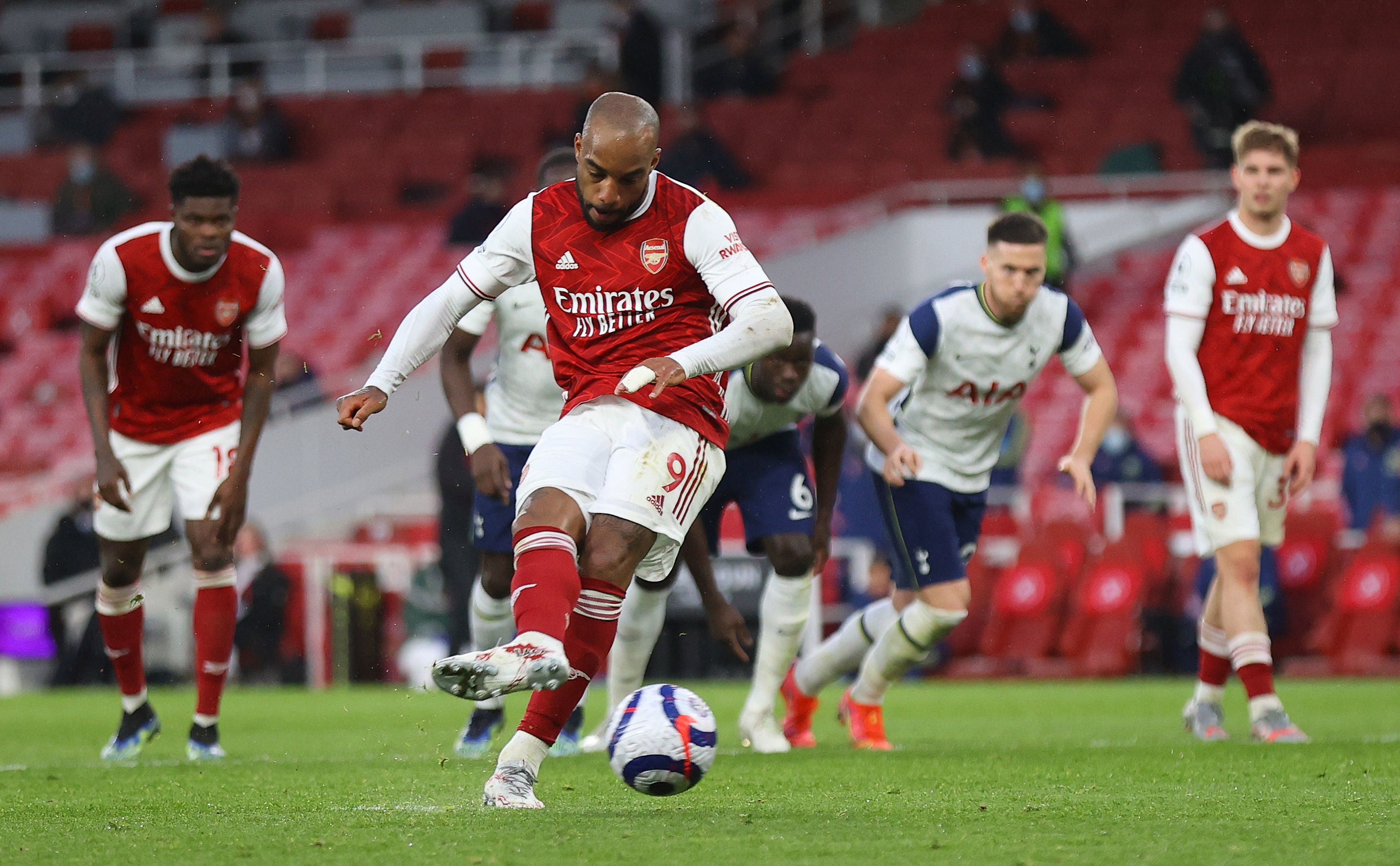 Alexandre Lacazette scores from the spot