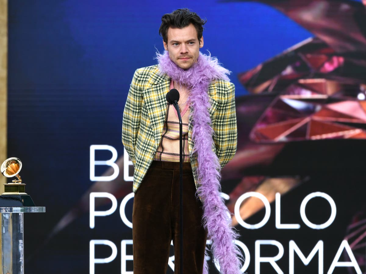 Harry Styles People are obsessed with singer’s performance and outfit