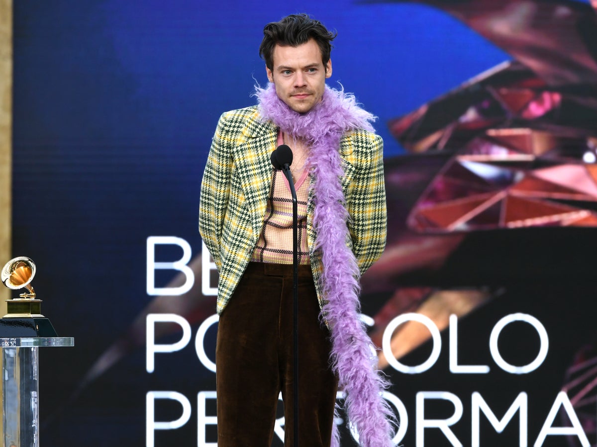 Harry Styles: People are obsessed with singer's performance and outfit at  the Grammys | The Independent