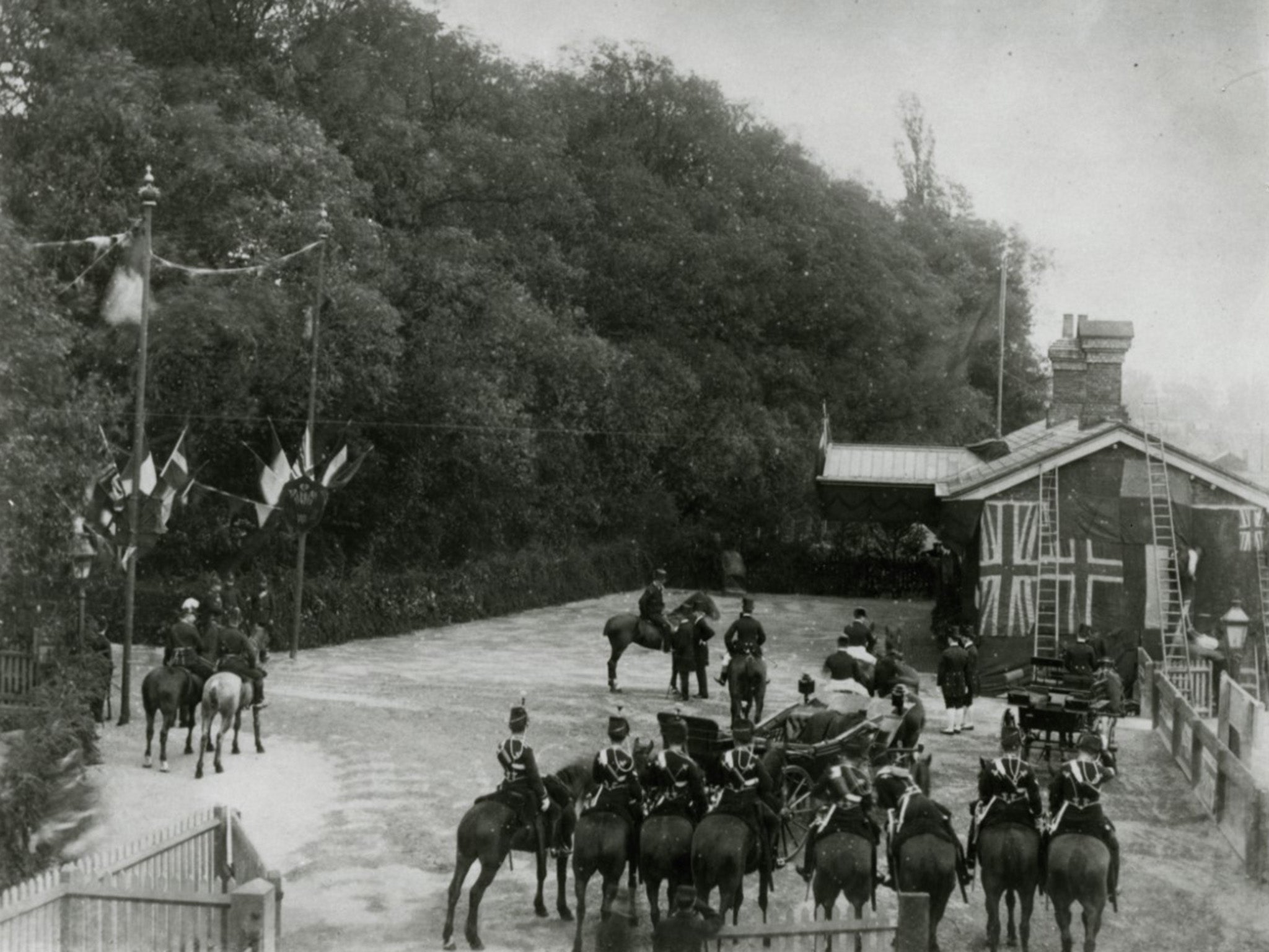 Soldiers at Aylesbury station awaiting Queen Victoria's arrival in 1890