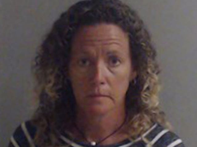 <p>La mujer está detenida con una fianza de $8,500 en la Cárcel del Condado de Escambia.</p>