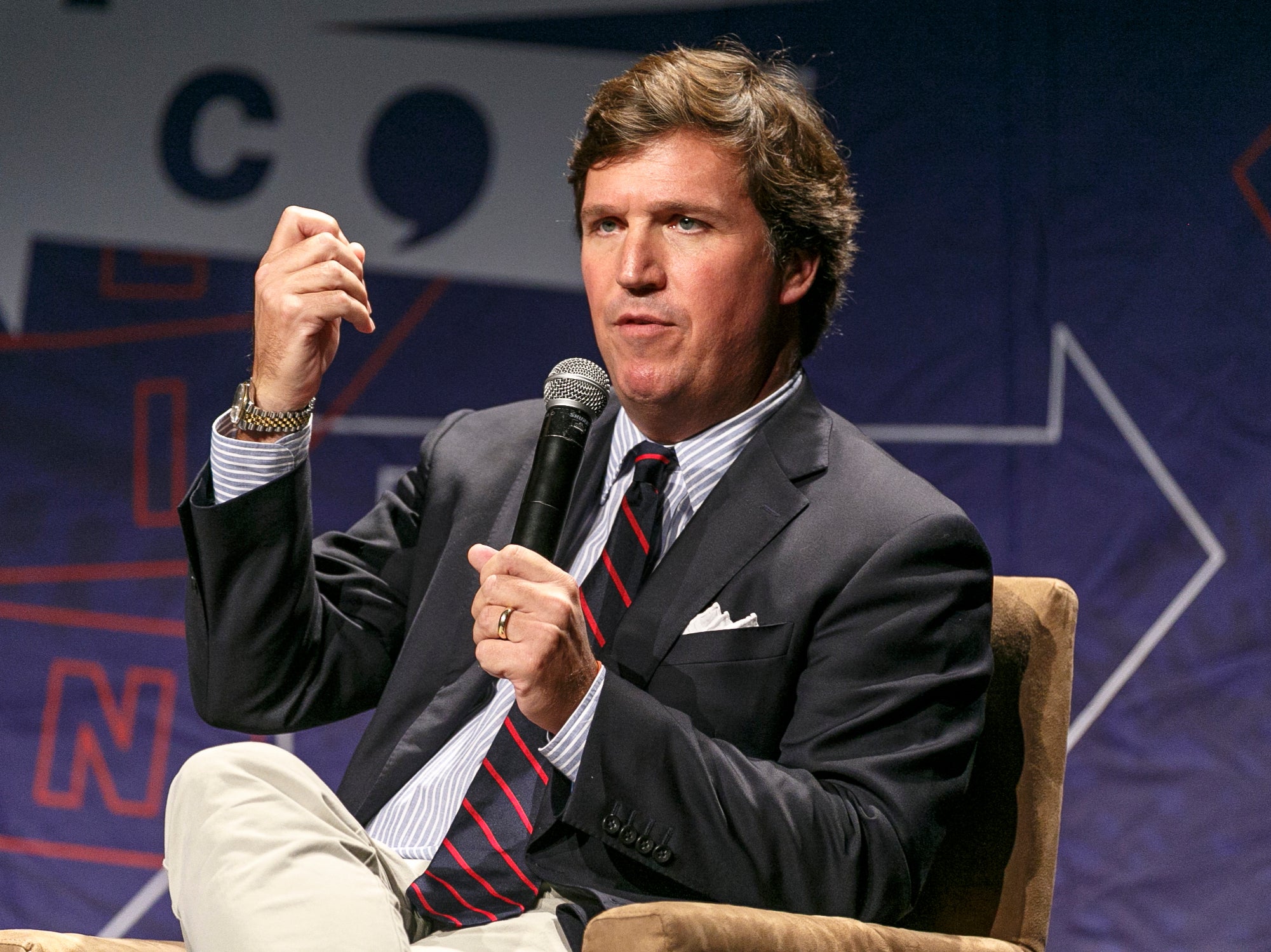 <p>Tucker Carlson has won the praise of the SPLC-designated hate group VDARE</p>
