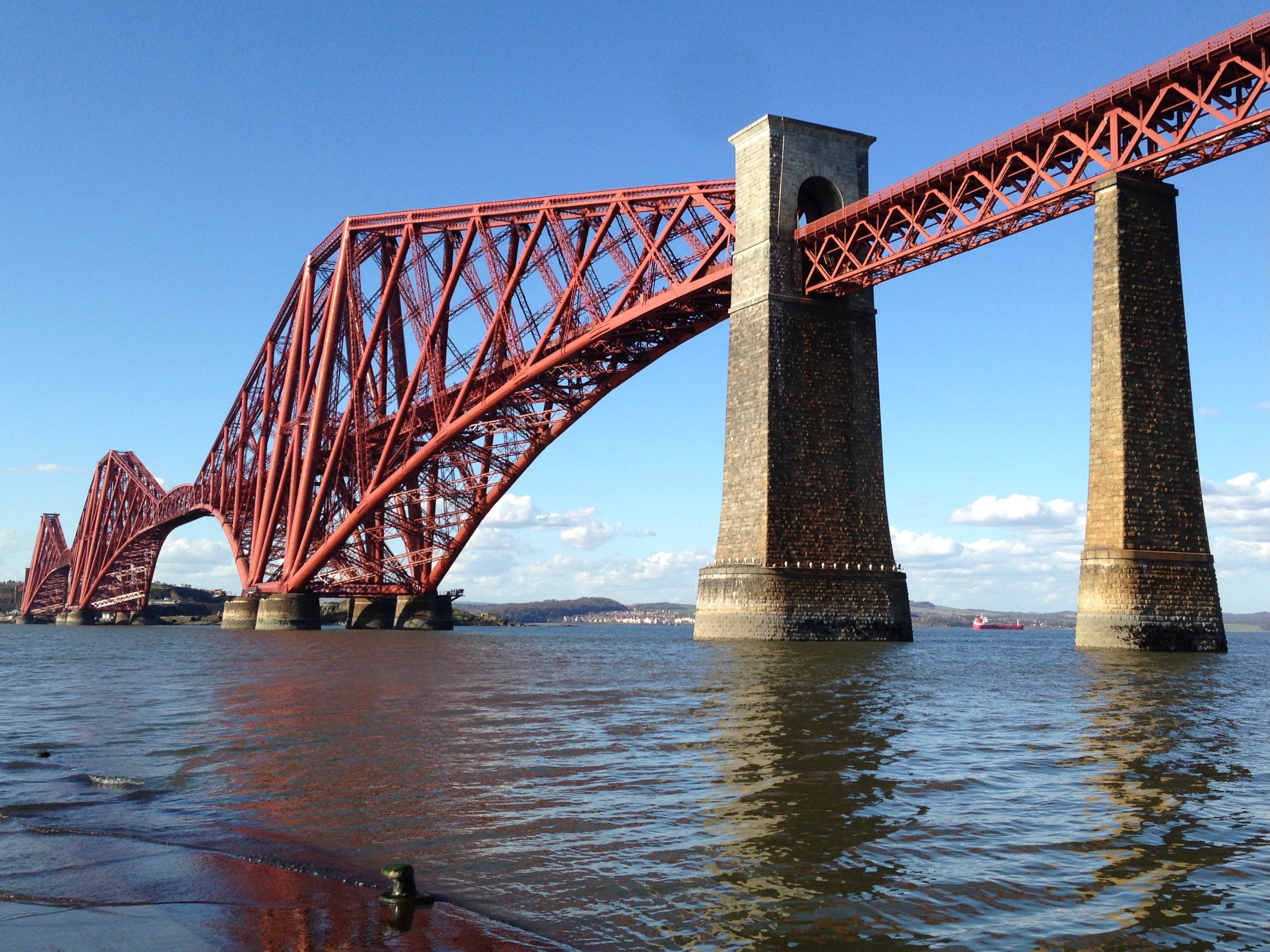 Northern link: the Forth Bridge