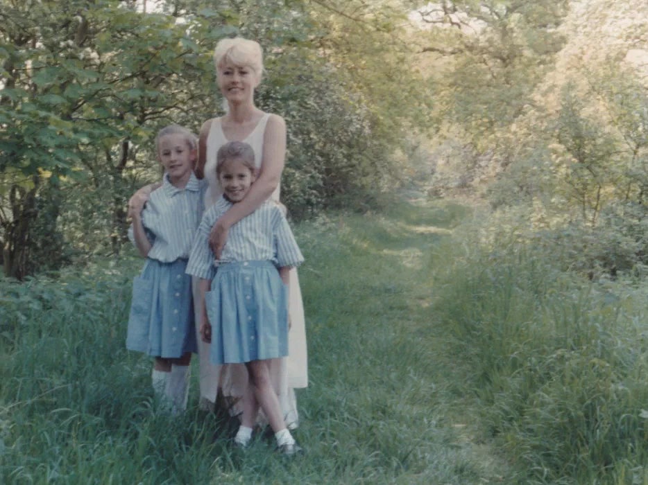 Flack pictured alongside her twin sister Jody and mother Christine