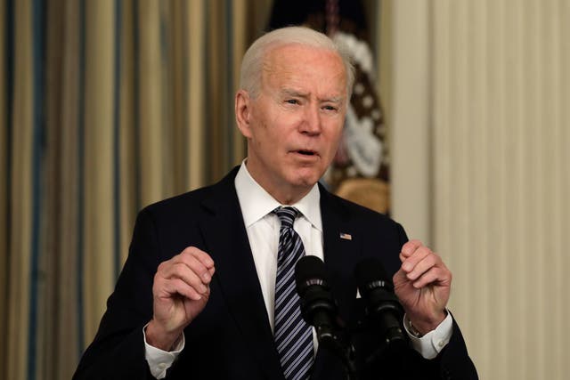 <p>El presidente de los Estados Unidos, Joe Biden, pronuncia comentarios sobre la implementación del Plan de Rescate Estadounidense, en la Casa Blanca en Washington, DC, EE. UU., el 15 de marzo de 2021. </p>