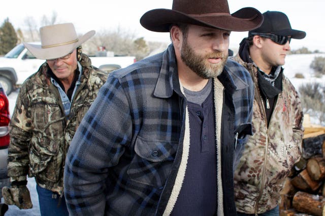 Ammon Bundy makes his way from the entrance of the Malheur National Wildlife Refuge Headquarters in Burns, Oregon on January 6, 2016. 