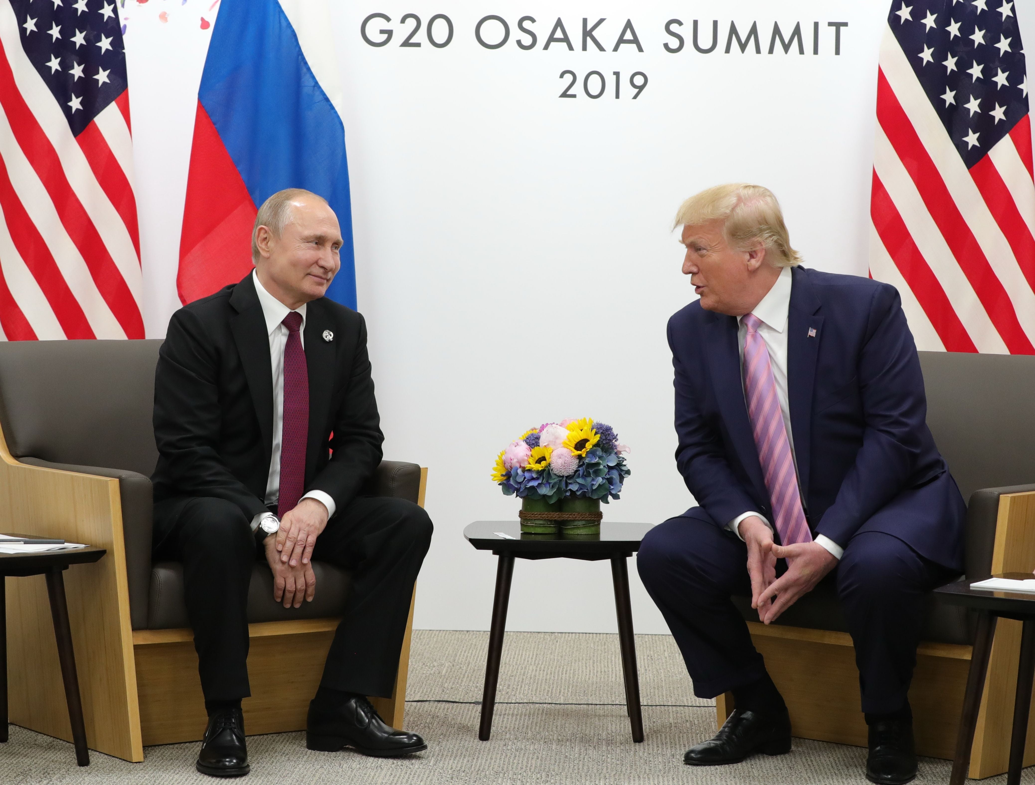 El presidente ruso Vladimir Putin, a la izquierda, y Donald Trump tuvieron una extraña relación de cuatro años.