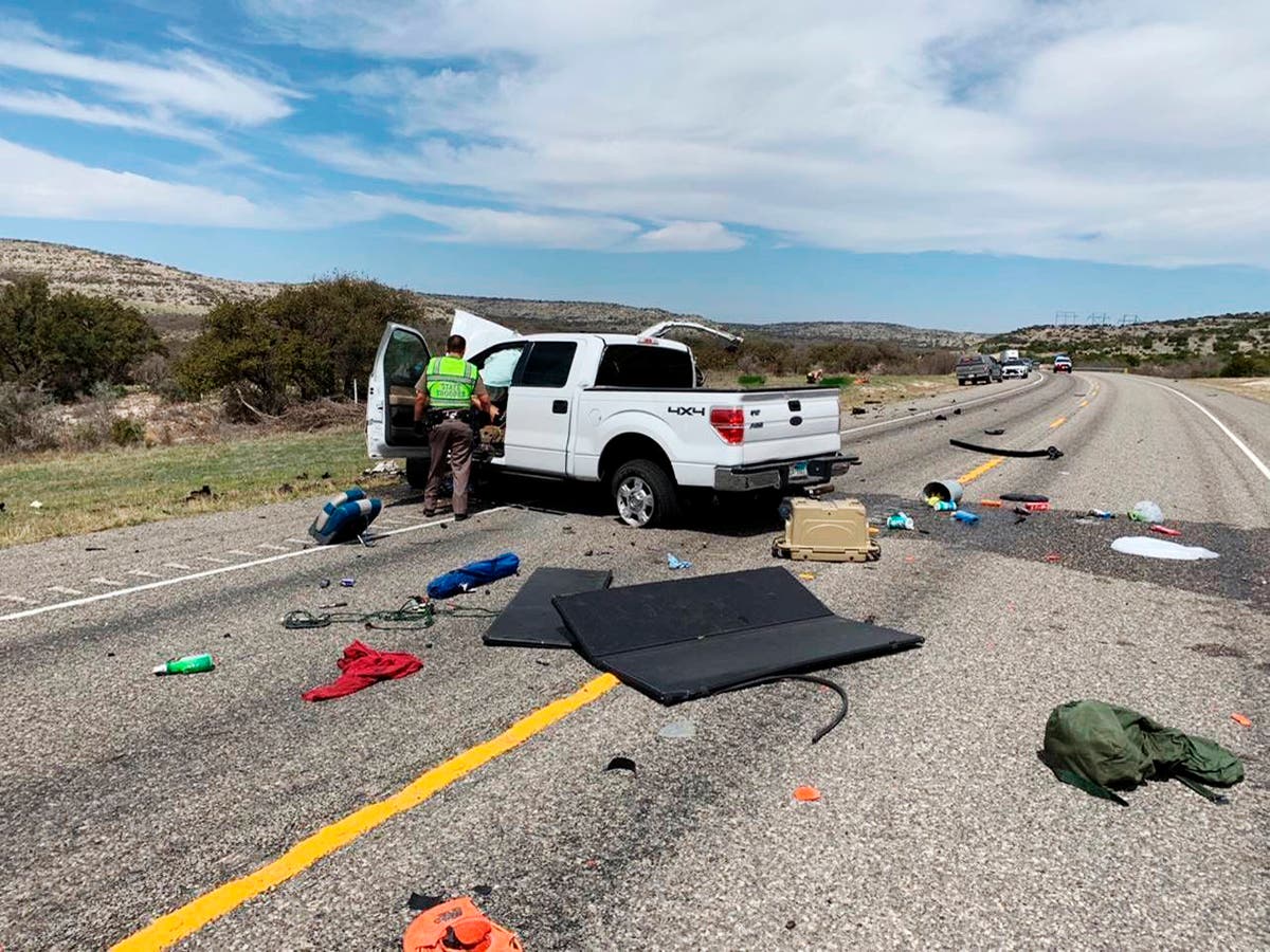 8 immigrants killed when pickup crashes in Texas border city