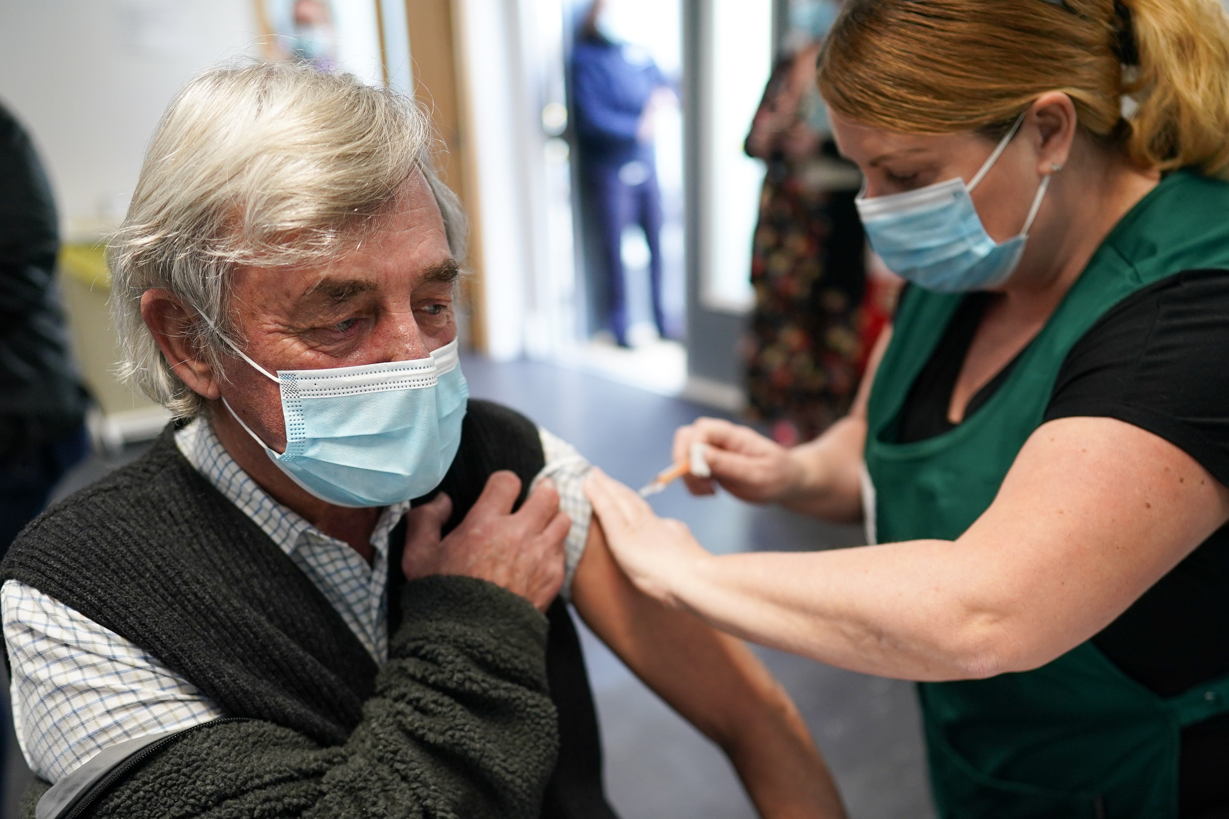 <p>A nurse administers a coronavirus vaccine to a patient in Darlington</p>