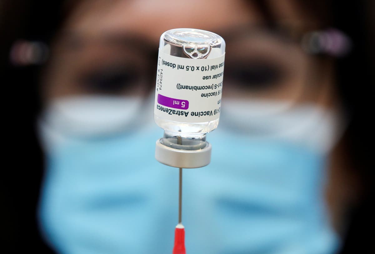 Almost half of US healthcare workers still haven&rsquo;t been vaccinated, survey says