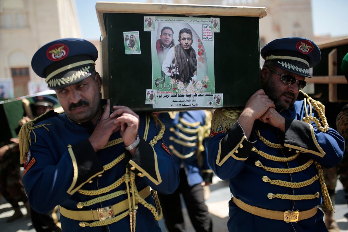 Yemeni rebel offensive threatens camps of those who fled war