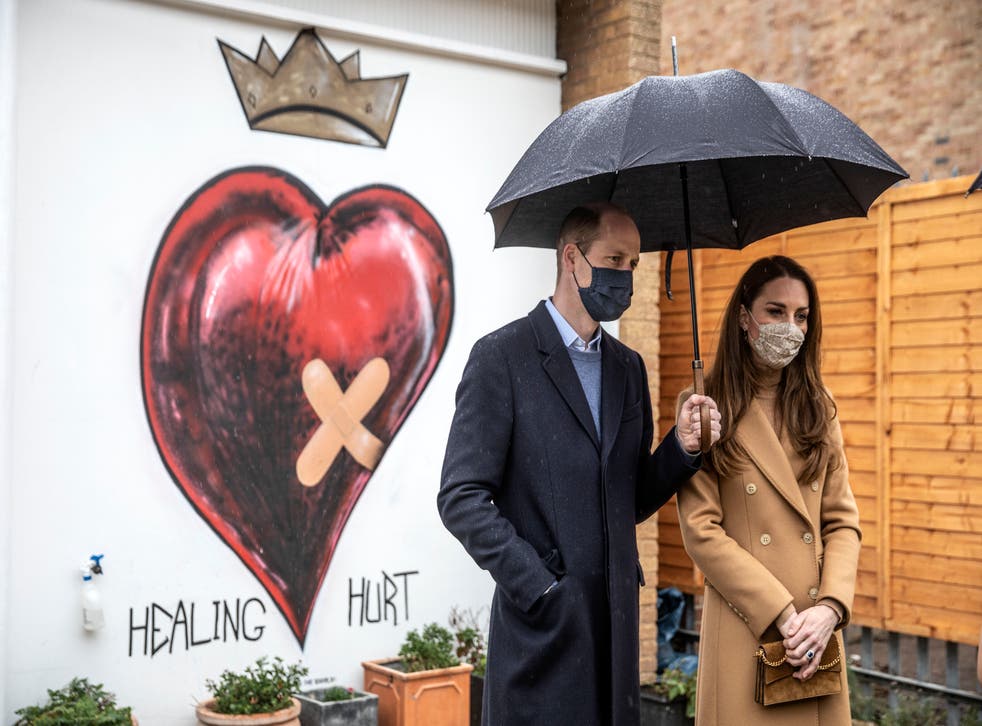 William And Kate Photographed In Front Of Healing Hurt Mural The Independent