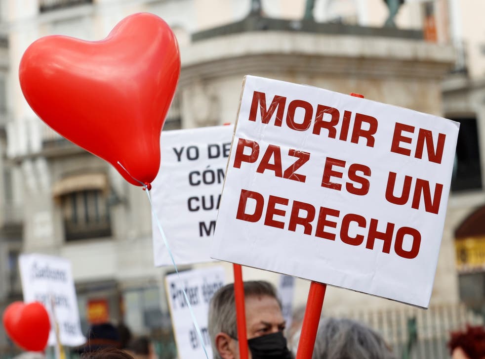 Members of the association ‘Derecho a Morir Dignamente’ (‘Right to die with dignity’) rally at the Puerta del Sol in Madrid
