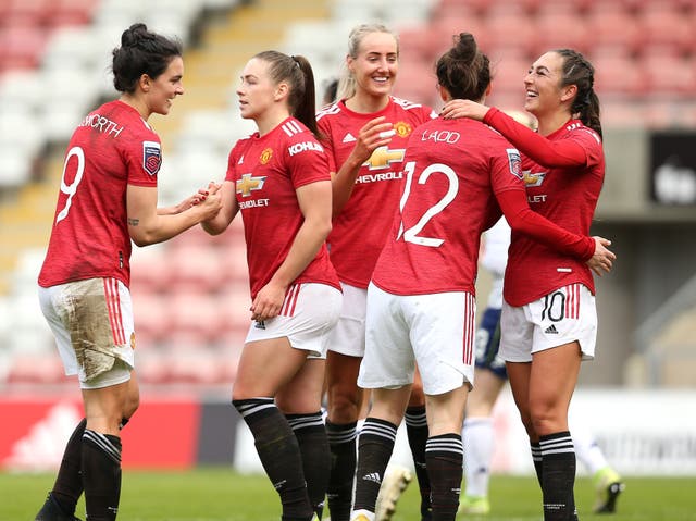 <p>Manchester United celebrate defeating Aston Villa</p>