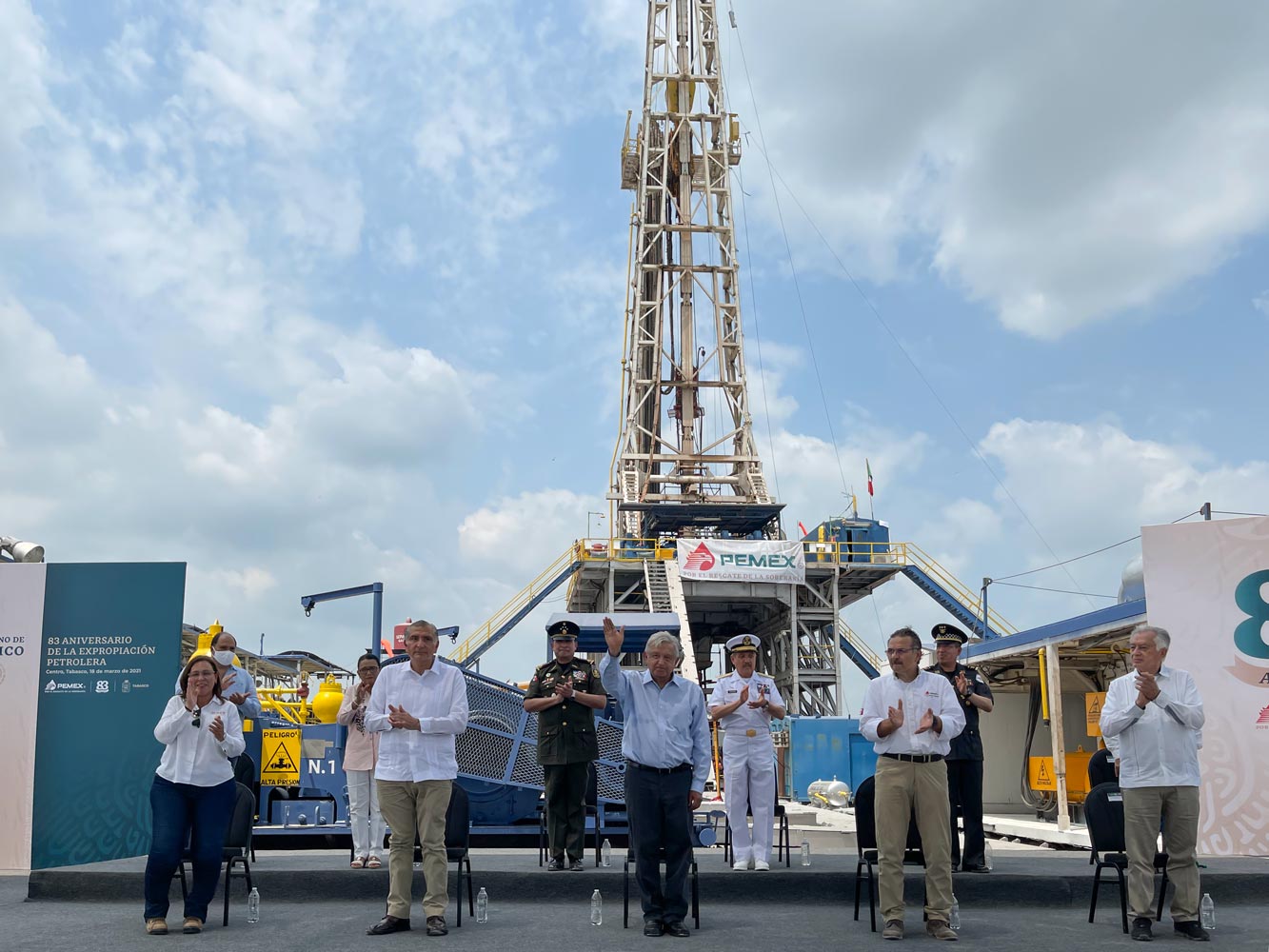 <p>El titular de Pemex anunció que esta zona será elevada a grado de complejo petrolero y llevará por nombre Francisco J. Múgica  </p>