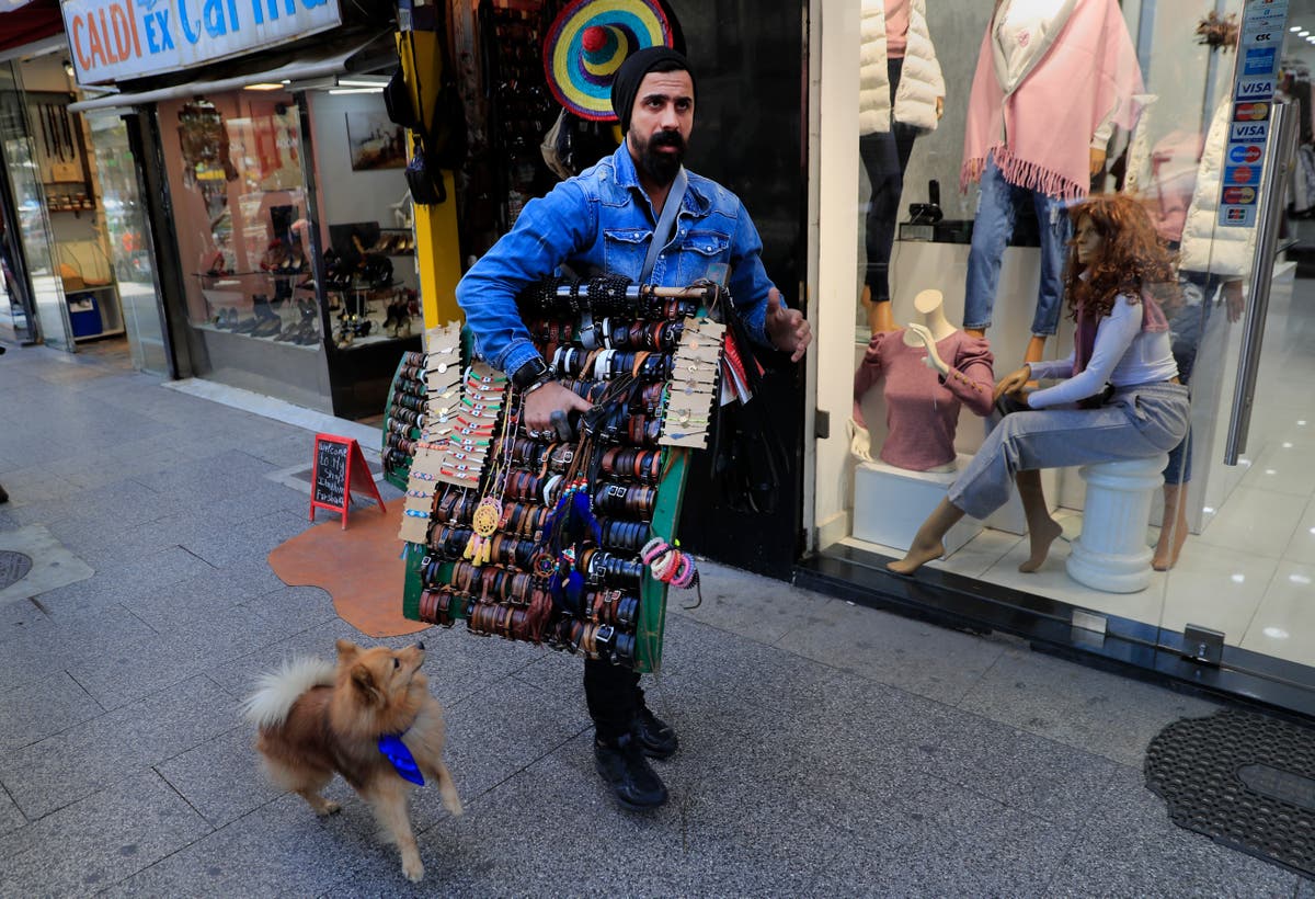 Lebanese are gripped by worry as economic meltdown speeds up