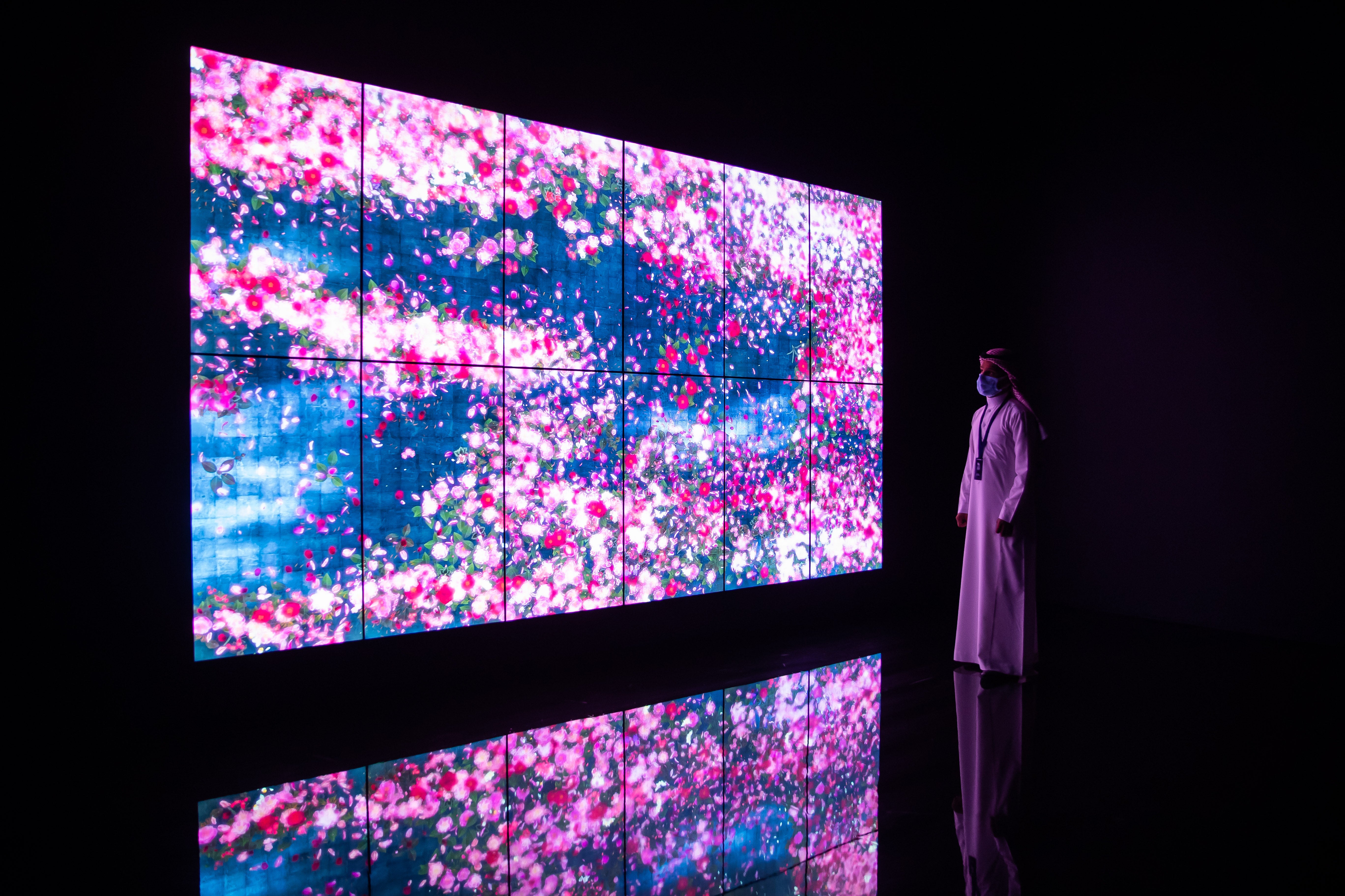 teamLab’s interactive digital work ‘Flowers and People – A Whole Year per Hour’ (2020)