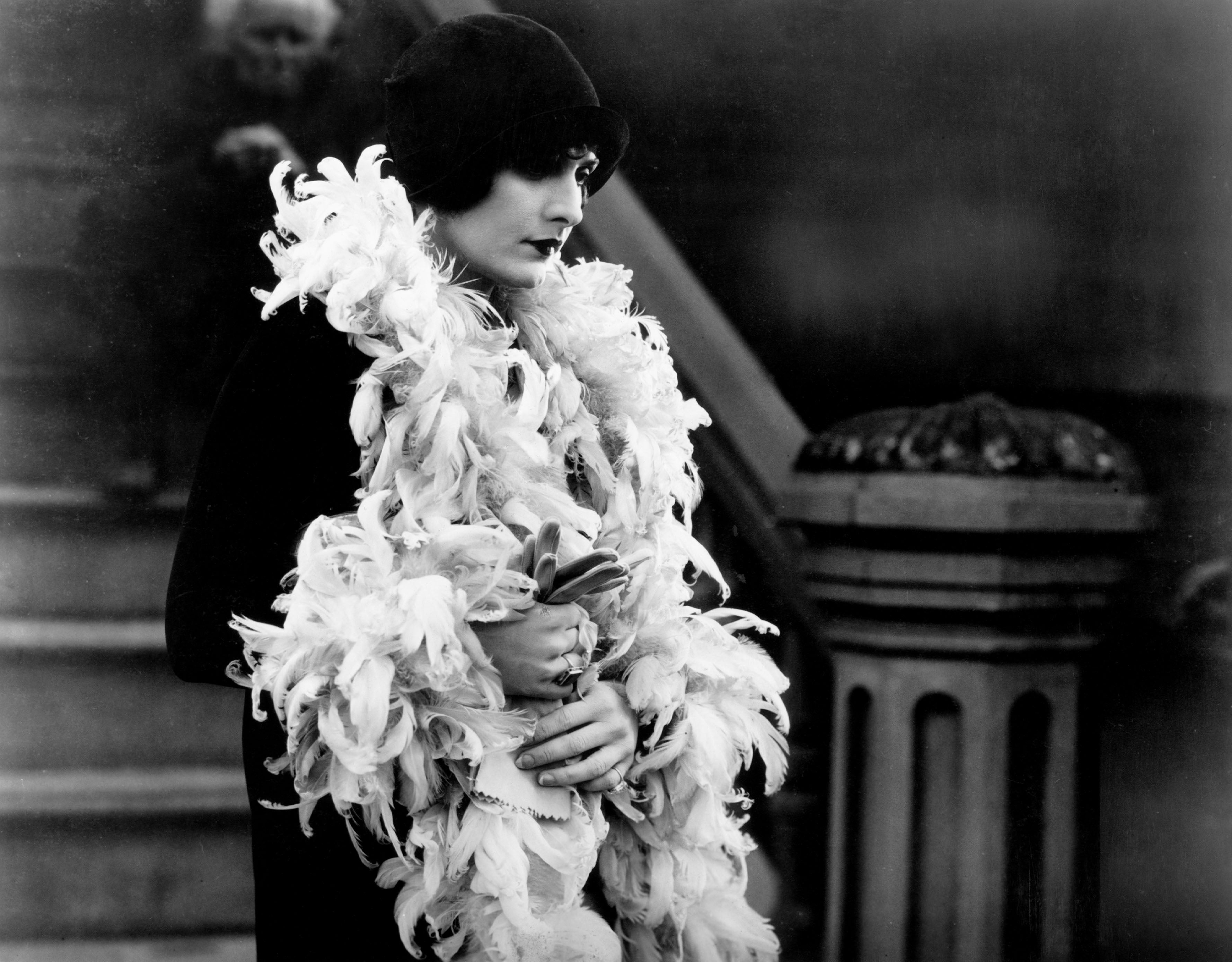 Evelyn Brent, 1927