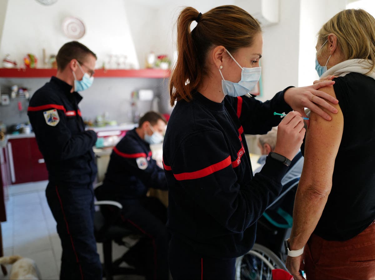 France policy on AstraZeneca vaccine &lsquo;completely crackers,&rsquo; says UK government scientific adviser 