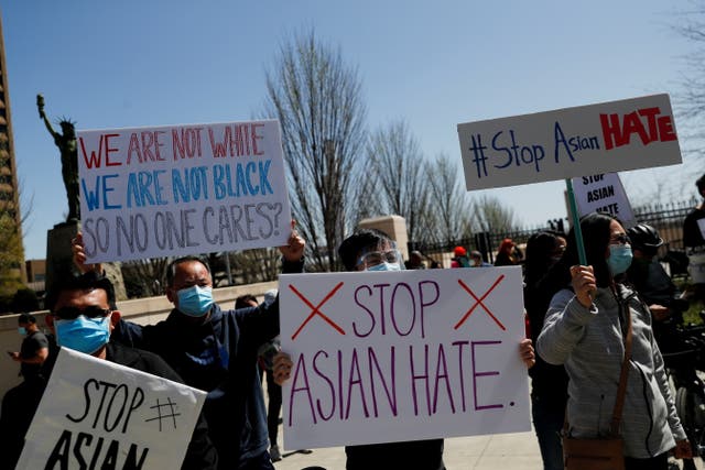 <p>Cientos de personas se reunieron para una manifestación de “Alto al odio asiático”.</p>