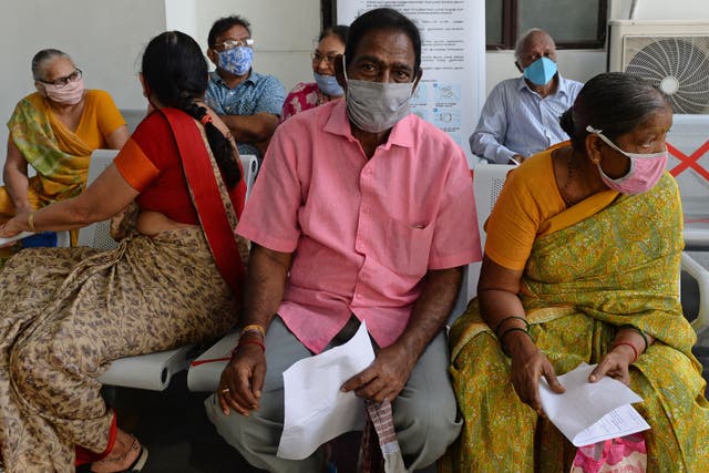 <p>People wait to get inoculated with the Covid-19 vaccine at a government hospital in Chennai</p>