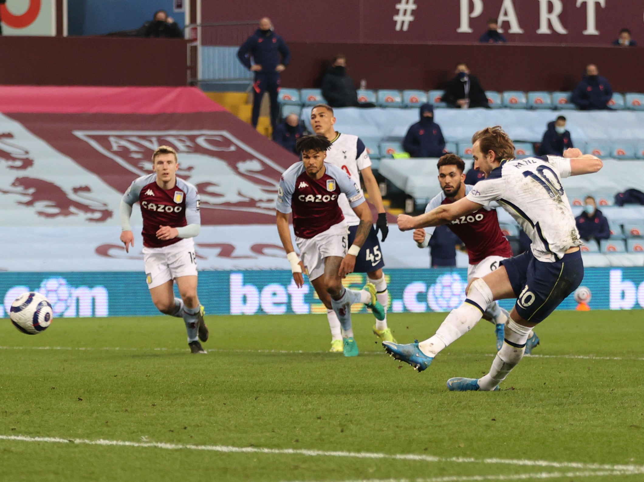 Harry Kane doubled Tottenham’s lead from the penalty spot