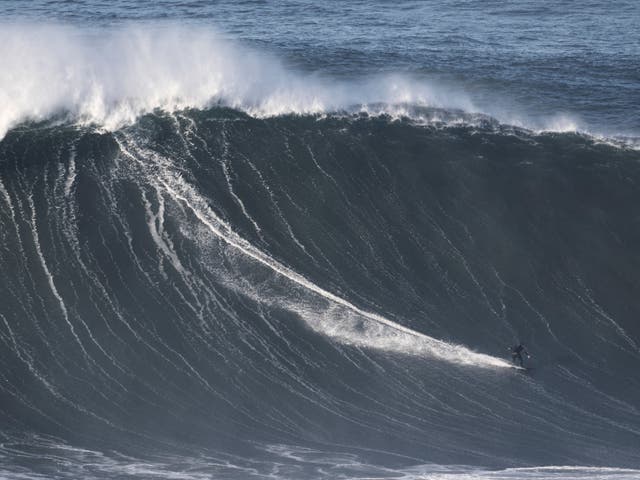 <p>The 22-year-old surfer, was struck by lightning shortly after she entered the ocean at El Tunco Beach</p>