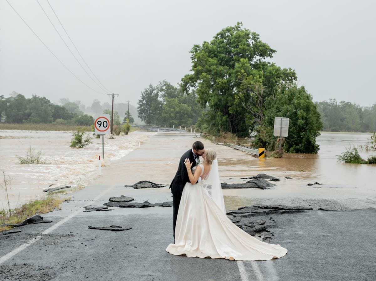 Wedding photo taken in the middle of Australian floods goes viral