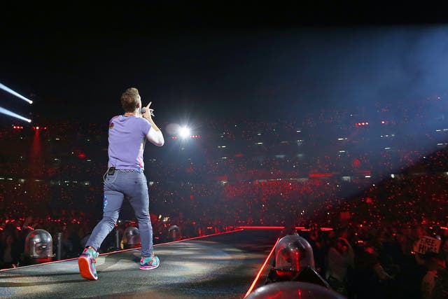 <p>Chris Martin de Coldplay realiza Coldplay en concierto en el estadio SDCCU, San Diego, EE. UU. </p>