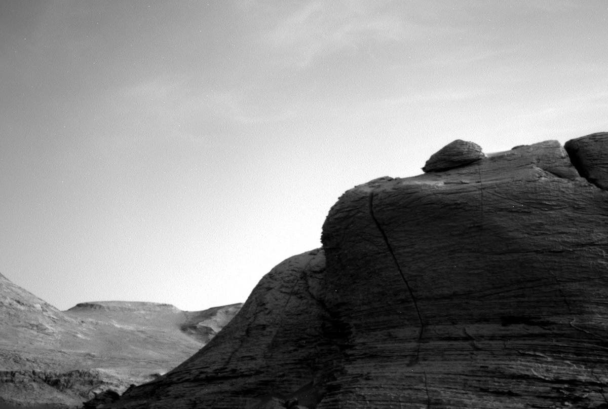 Mars: a beautiful video that lets the clouds pass over the red planet and highlights its incredible weather