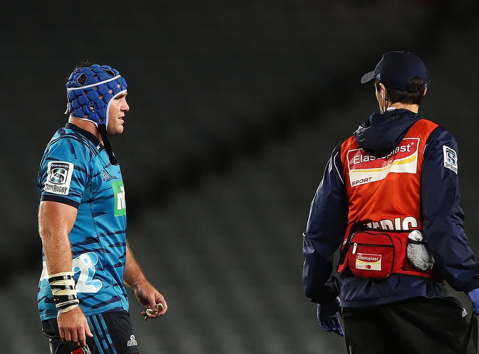 James Parsons walks off with concussion in a 2018 Super Rugby match