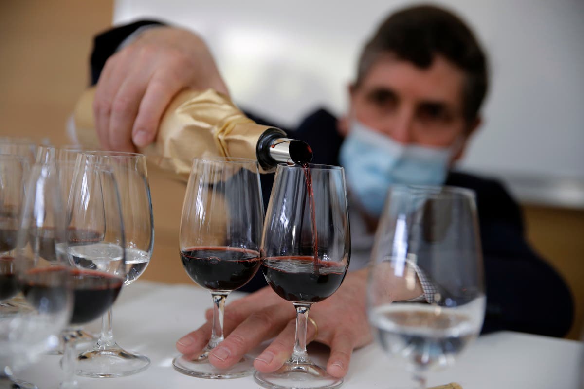 бутылка petrus. вино космос в бутылке. космическое вино. бутылка вина космос. бутылка французская 1850.