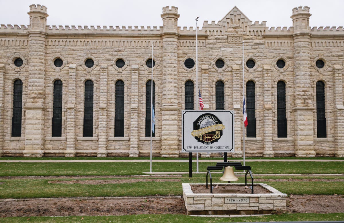 Police Inmates killed 2 Iowa prison staff in escape attempt Union