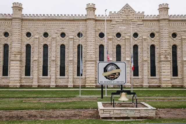 Prison Staff Killed Iowa
