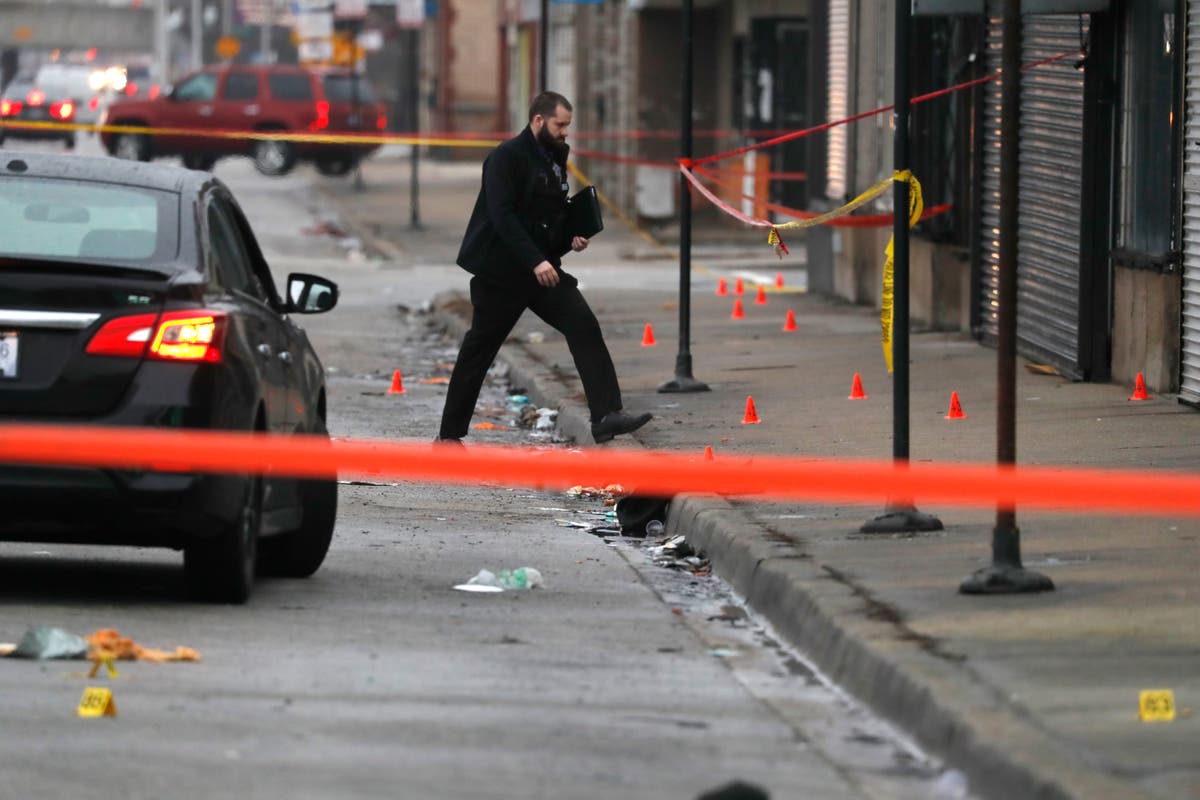 Police: Shooting at Chicago gathering leaves 1 dead, 7 hurt