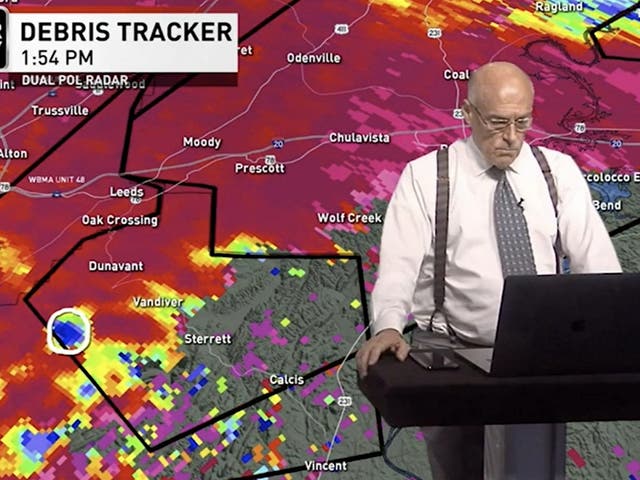 <p>James Spann experimentó la peor pesadilla de toda persona el jueves cuando descubrió que su casa había sido atrapada por un tornado que barría el área</p>