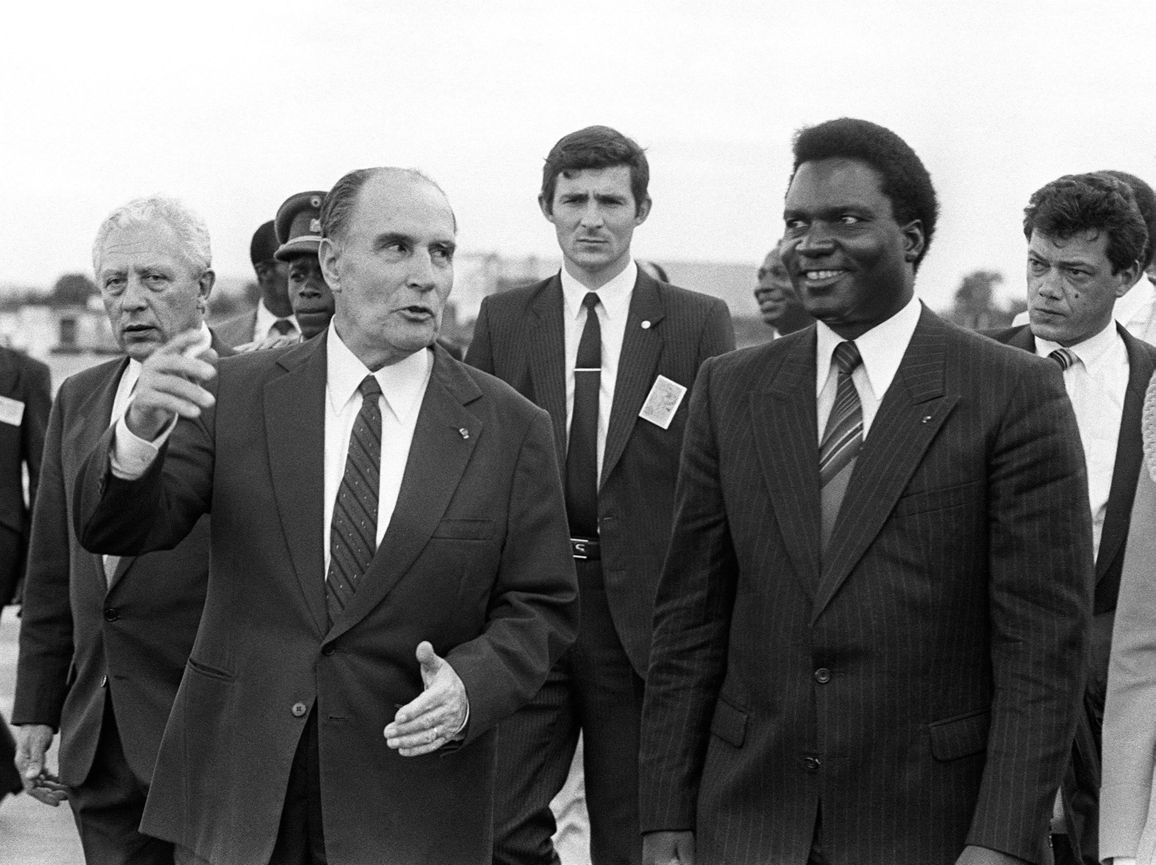 French President Francois Mitterrand (left) speaks with hisRwandan counterpart Juvenal Habyarimana on his arrival in Kigali on 10 December1984