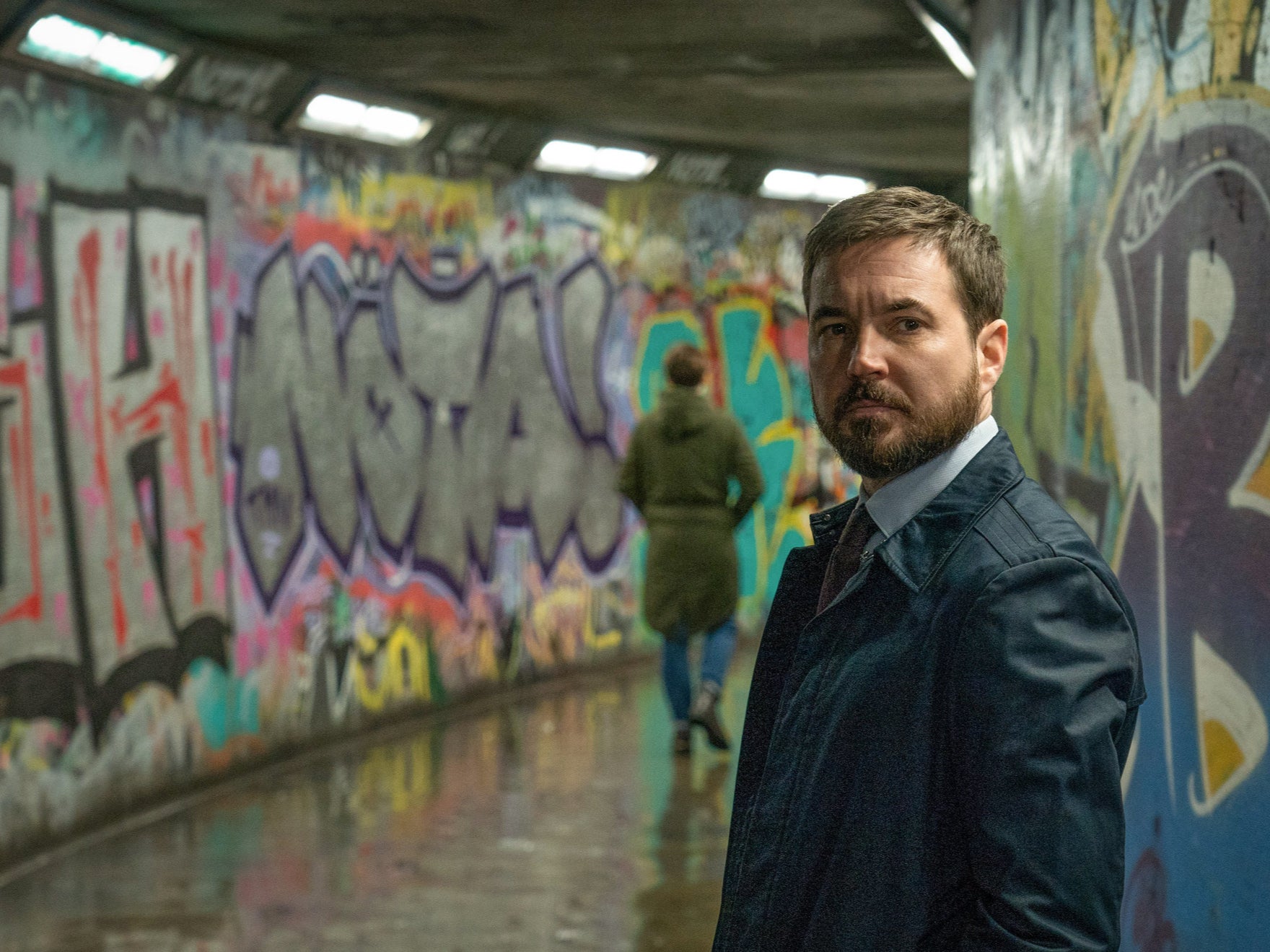 Arnott meets with Fleming in an underpass